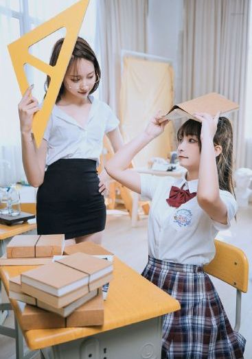 女大学生的沙龙室免费观看_高清视频在线观看