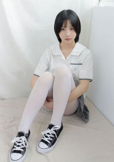 她在丈夫面前_HD迅雷电影在线