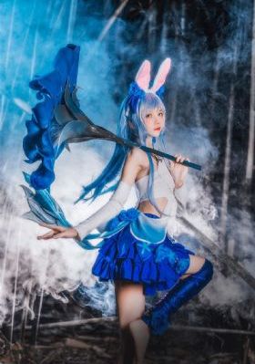 年轻女秘书_4K在线观看电视